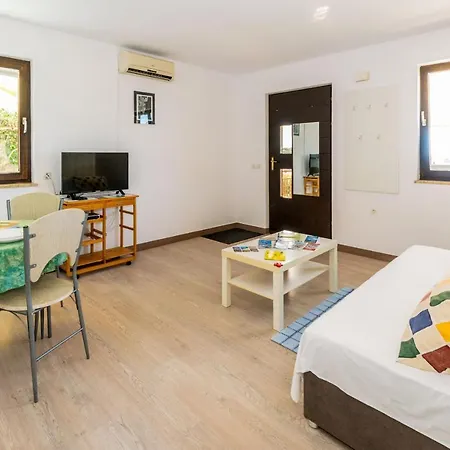 Apartman Nice Studio Eduard For 2 *